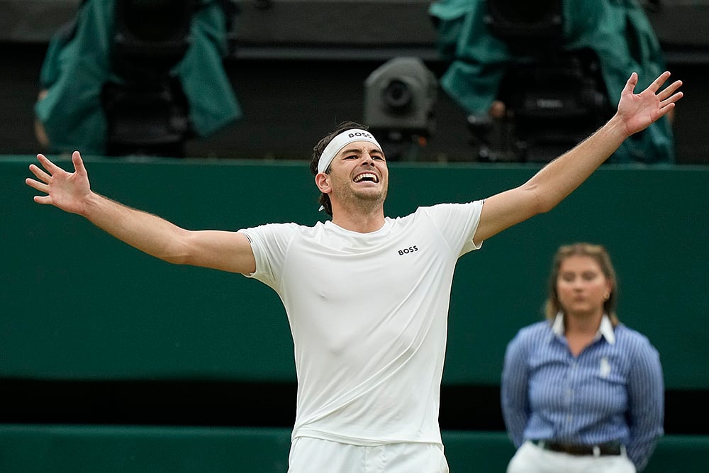 | Photo: AP/Mosa'ab Elshamy : Taylor Fritz celebrates after defeating Alexander Zverev